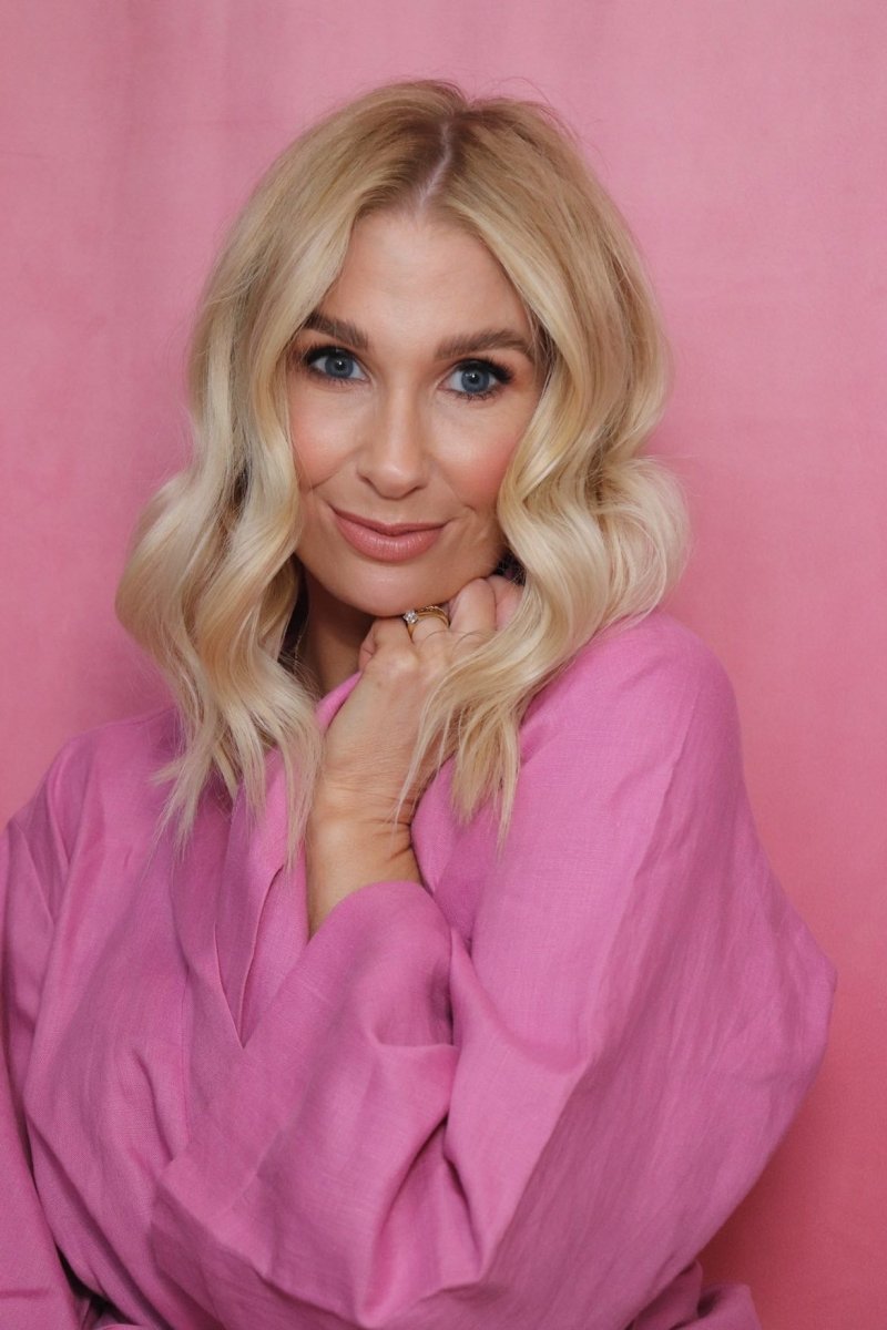 Why wear a pure linen bathrobe? Jade and May