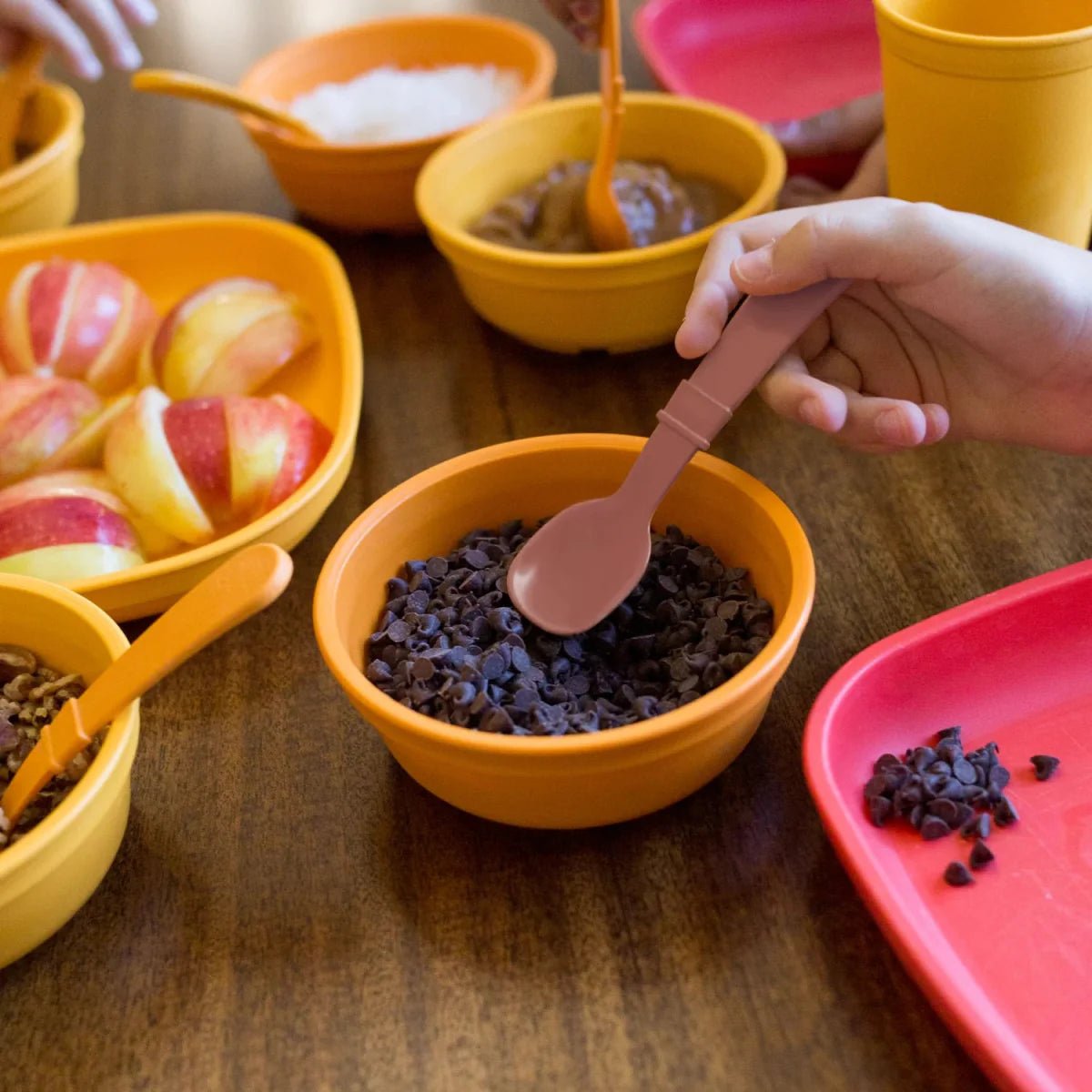 Mealtime for Kids - Jade and May