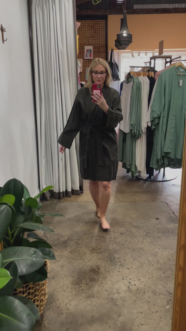 Linen Bathrobe in Charcoal