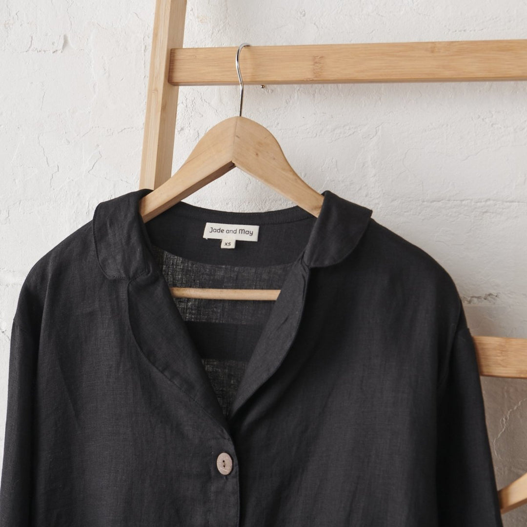 Linen Pyjama Set - Black - Pyjamas - closes up of collar