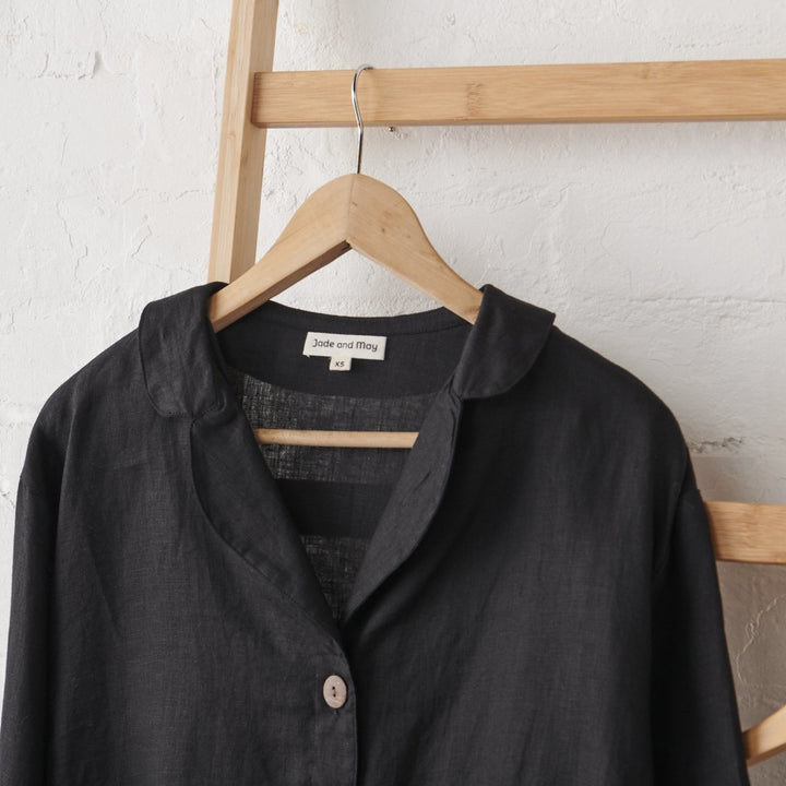 Linen Pyjama Set - Black - Pyjamas - closes up of collar