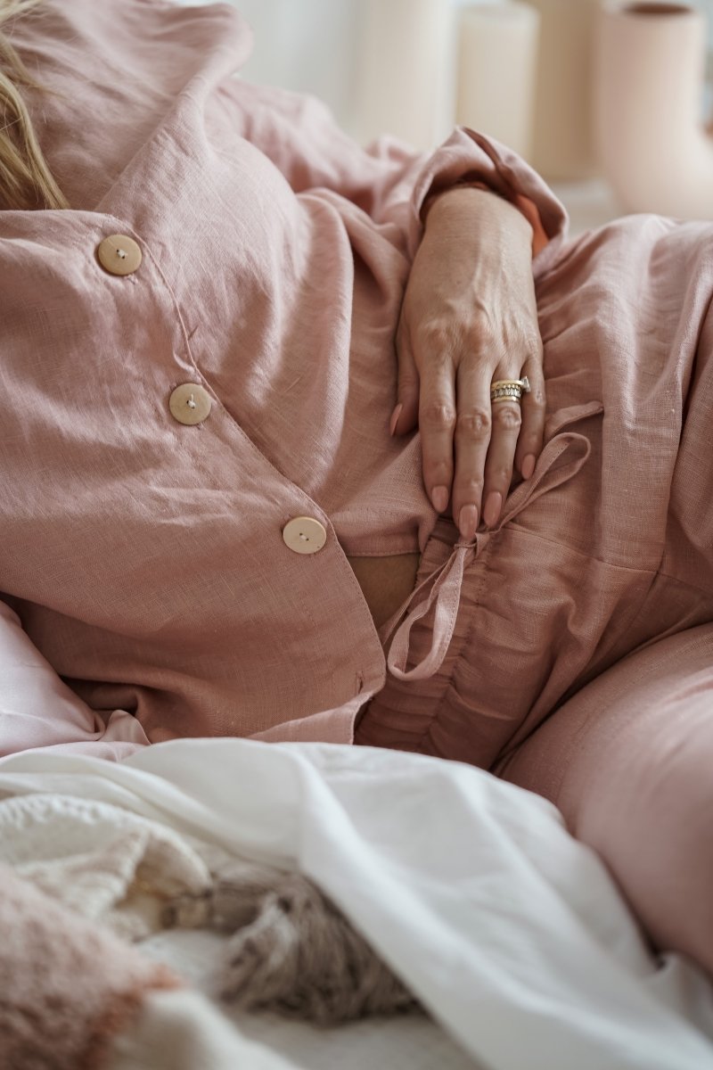 Linen vs Cotton Pyjamas – What’s the Best Choice for Sleep? - Jade and May