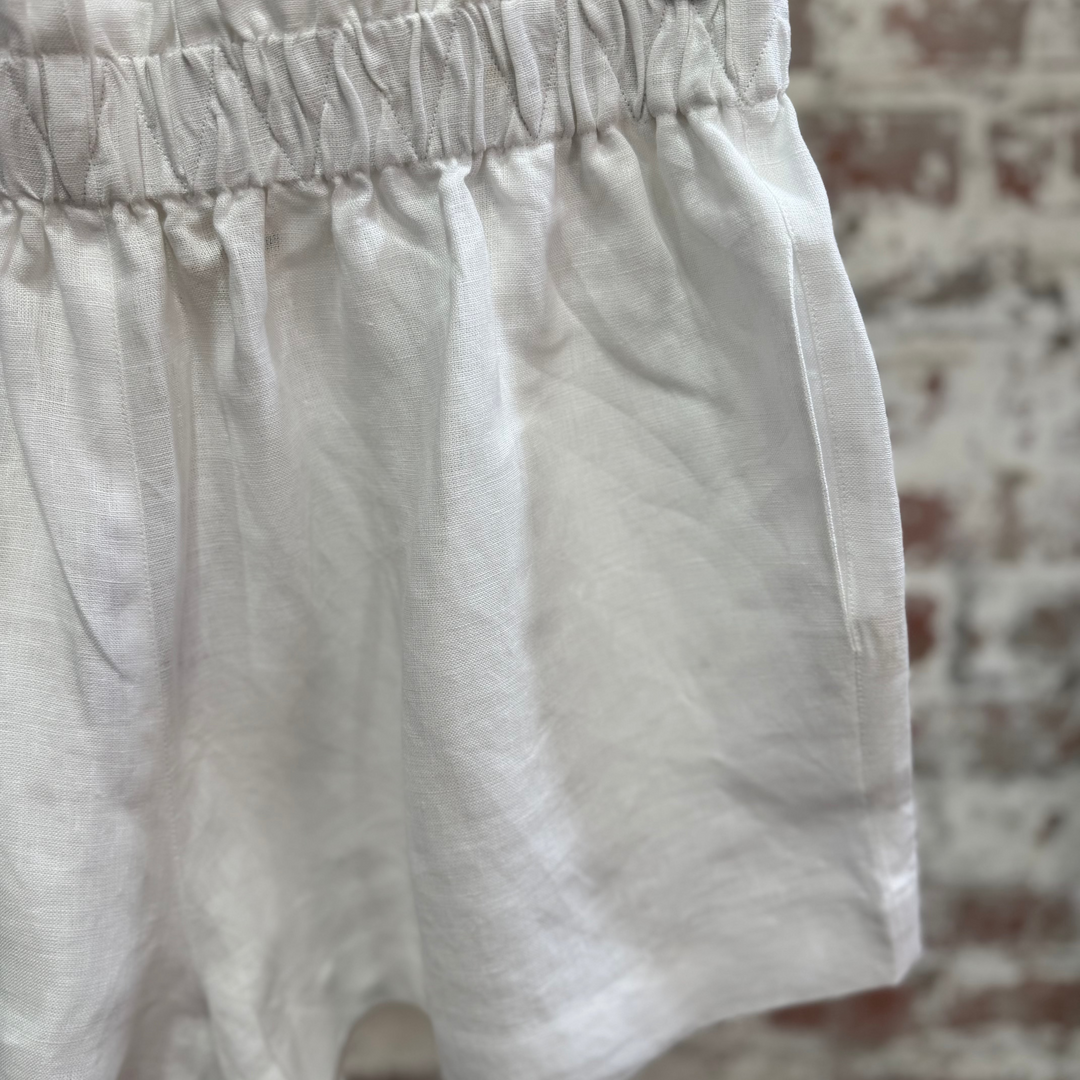 Linen Short in White
