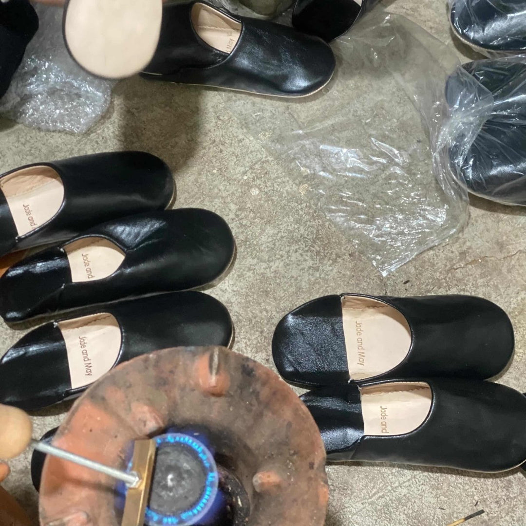 Babouche: Leather Moroccan Slippers in Black - Slippers - Moroccan Babouche Slippers