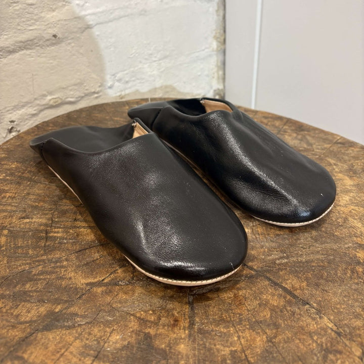 Babouche: Leather Moroccan Slippers in Black - Slippers - Moroccan Babouche Slippers