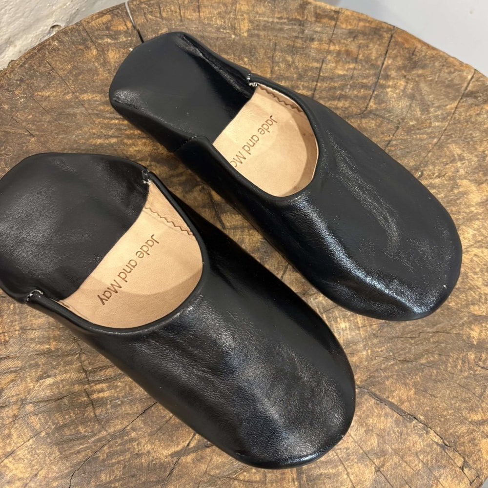 Babouche: Leather Moroccan Slippers in Black - Slippers - Moroccan Babouche Slippers