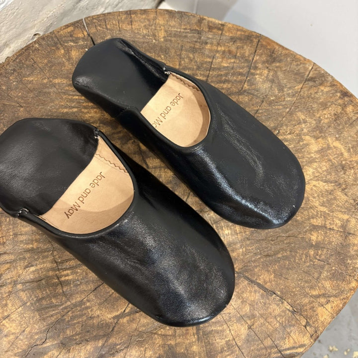 Babouche: Leather Moroccan Slippers in Black - Slippers - Moroccan Babouche Slippers
